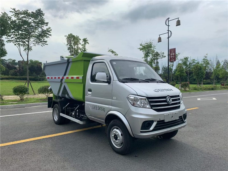 东风小康自装卸式垃圾车1