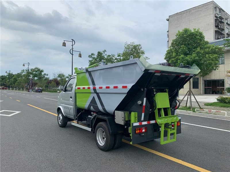 东风小康自装卸式垃圾车5