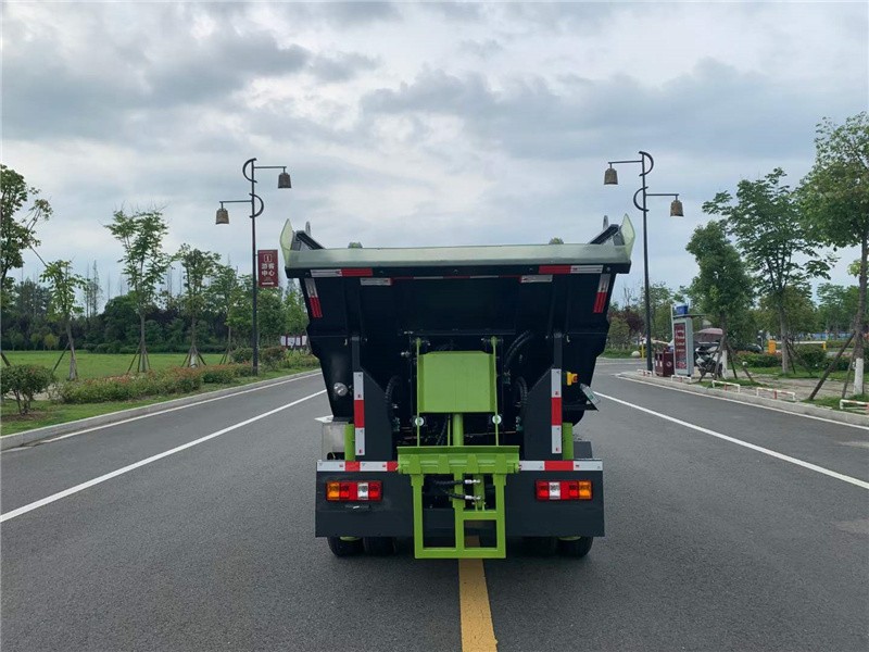 东风小康自装卸式垃圾车7