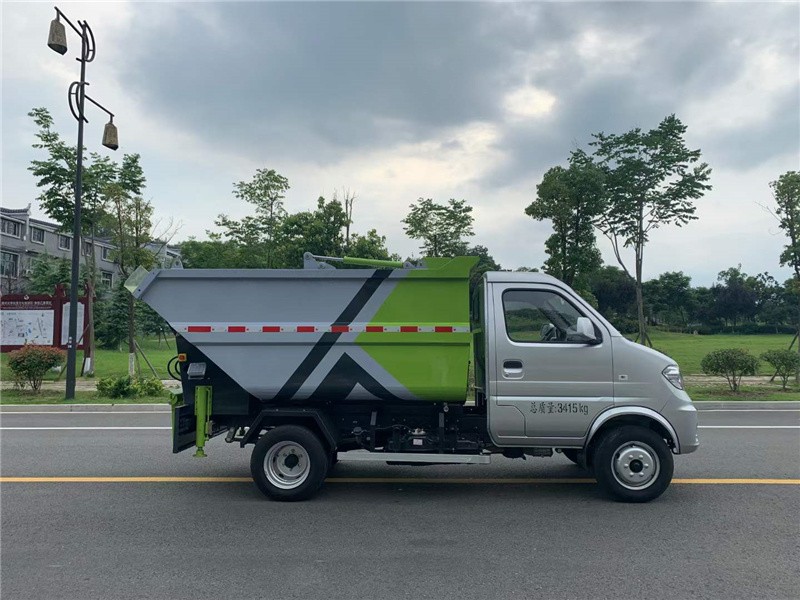 东风小康自装卸式垃圾车4