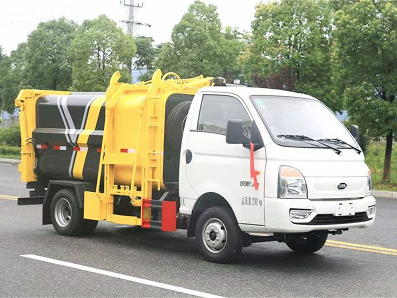 凯马锐航自装卸式垃圾车3