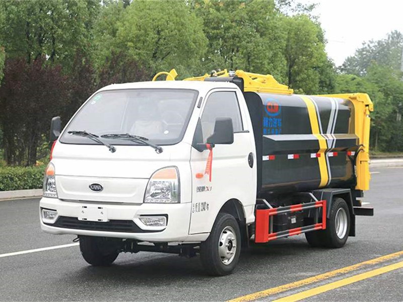 凯马锐航自装卸式垃圾车2