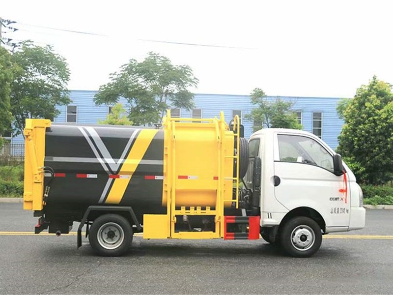 凯马锐航自装卸式垃圾车5