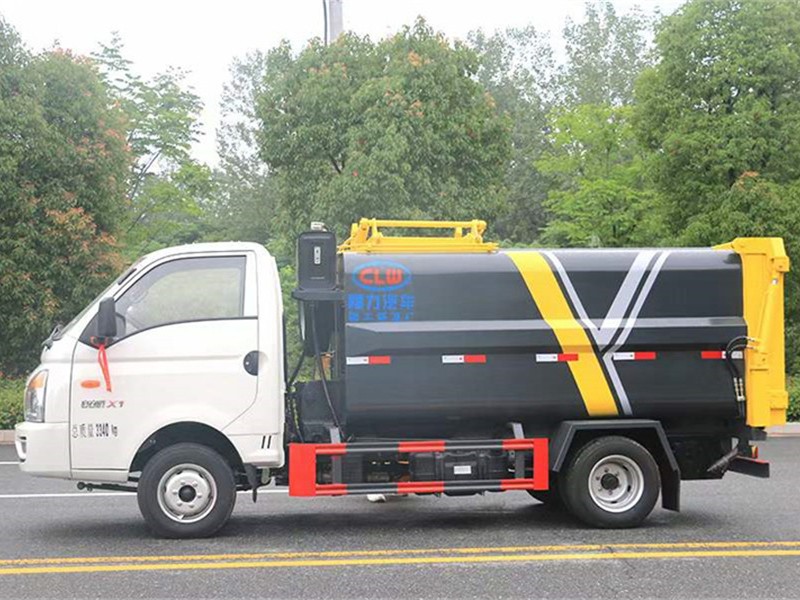 凯马锐航自装卸式垃圾车4