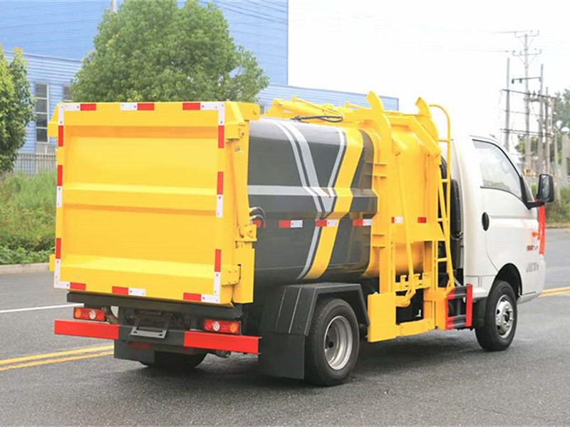 凯马锐航自装卸式垃圾车7