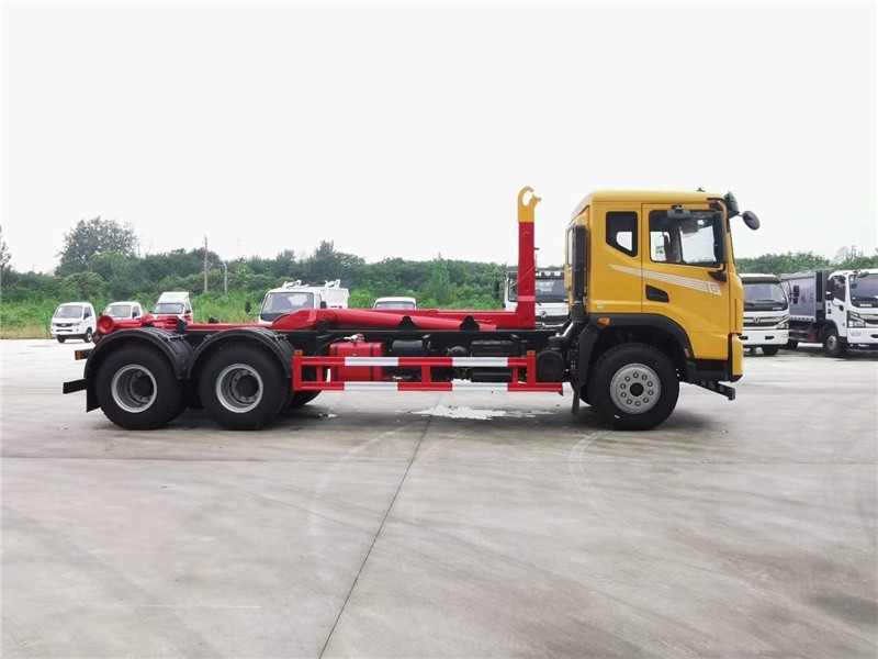 东风华神T5勾臂式垃圾车4