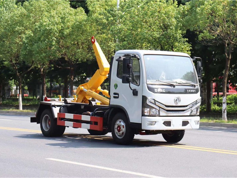 东风多利卡勾臂垃圾车3