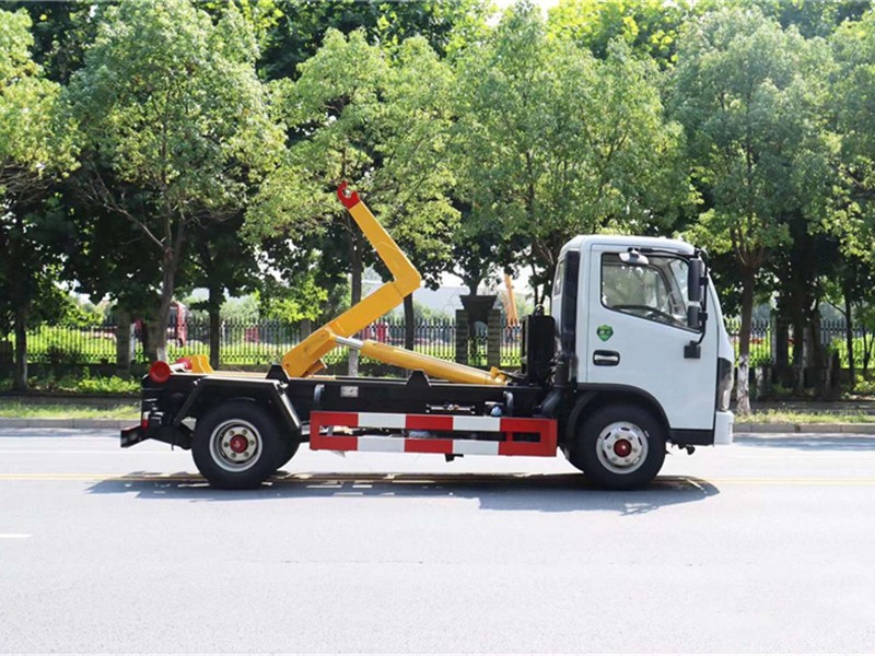 东风多利卡勾臂垃圾车4