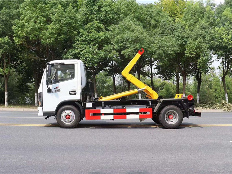 东风多利卡勾臂垃圾车5