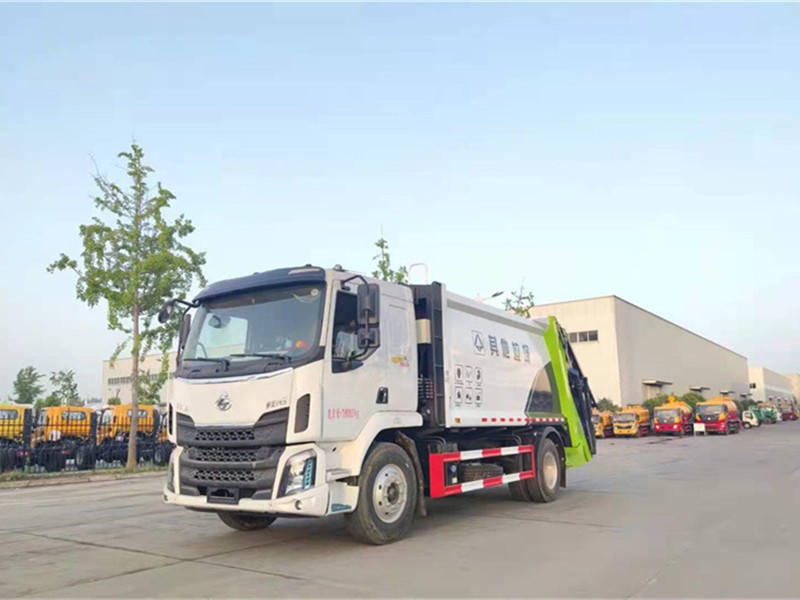 东风柳汽乘龙14方压缩式垃圾车2