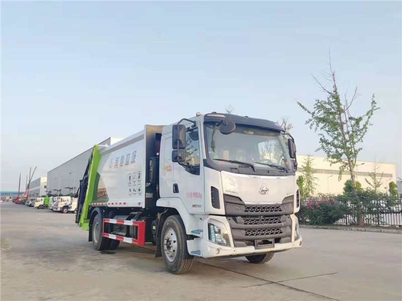 东风柳汽乘龙14方压缩式垃圾车1