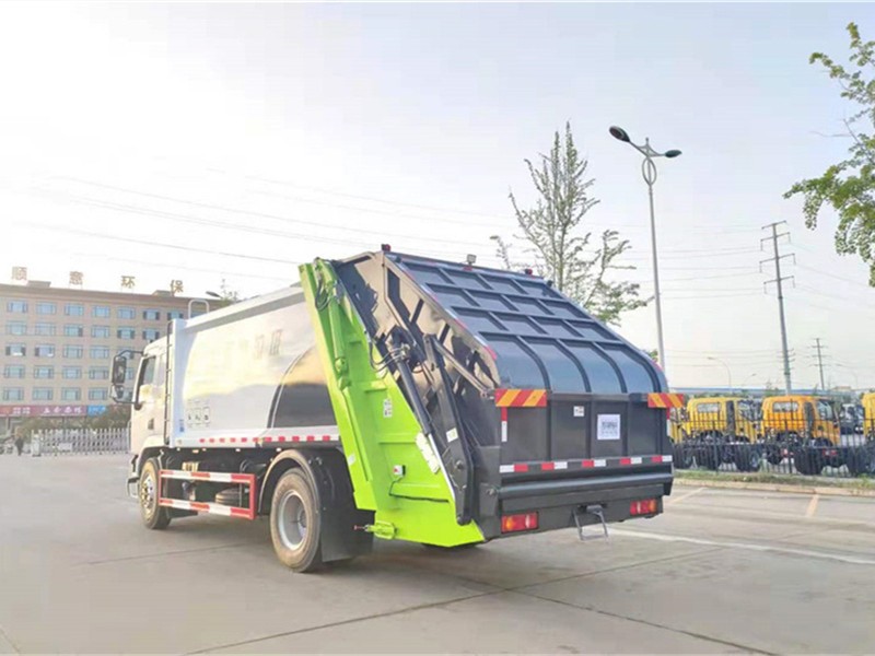 东风柳汽乘龙14方压缩式垃圾车6
