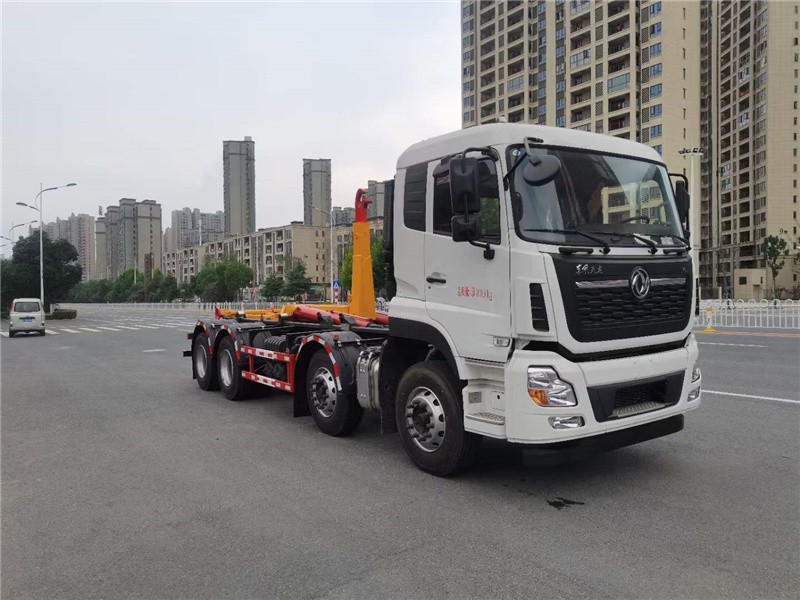 东风天龙勾臂式垃圾车2