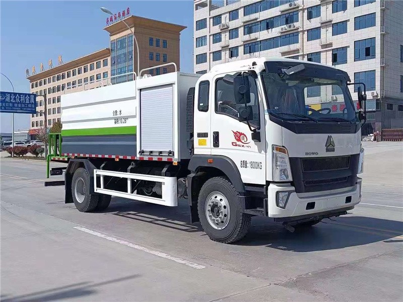 重汽豪沃抑尘车2