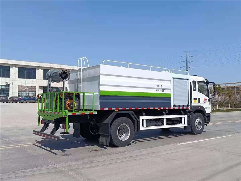 重汽豪沃抑尘车6