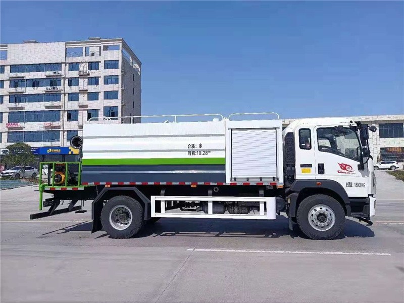 重汽豪沃抑尘车4