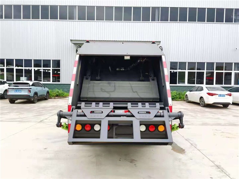 福田瑞沃7方压缩式垃圾车6