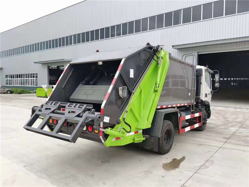福田瑞沃7方压缩式垃圾车5