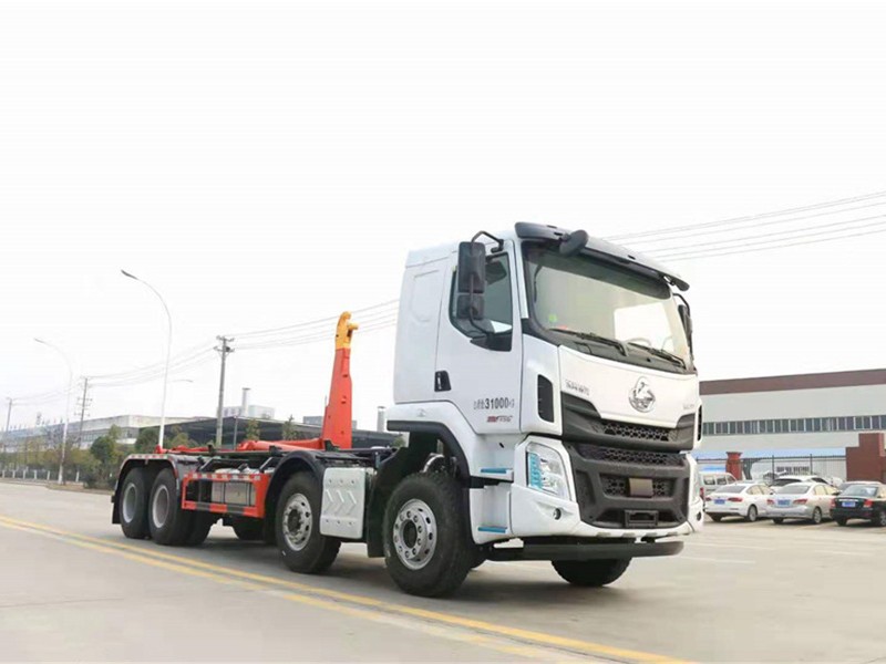 柳汽乘龙勾臂式垃圾车2