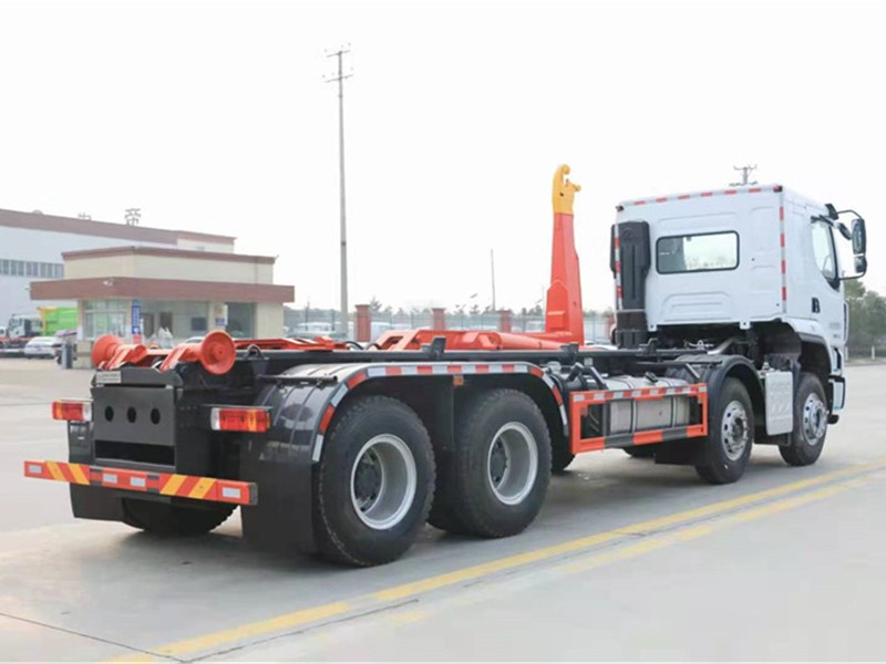 柳汽乘龙勾臂式垃圾车5