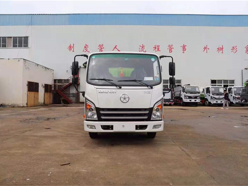 大运勾臂式垃圾车1