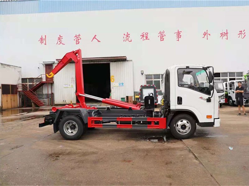 大运勾臂式垃圾车3