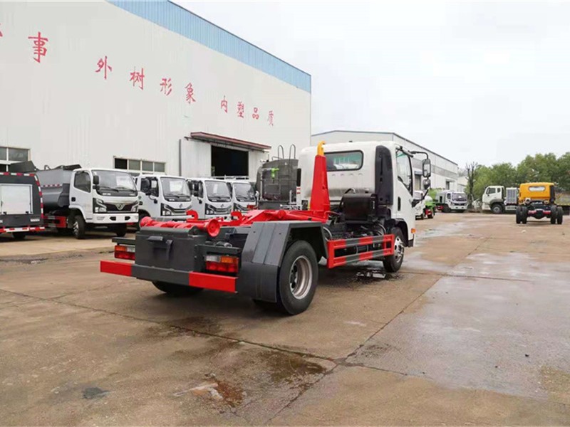 大运勾臂式垃圾车5