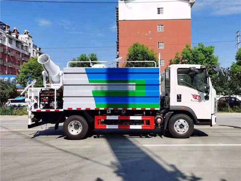 重汽豪沃抑尘车5