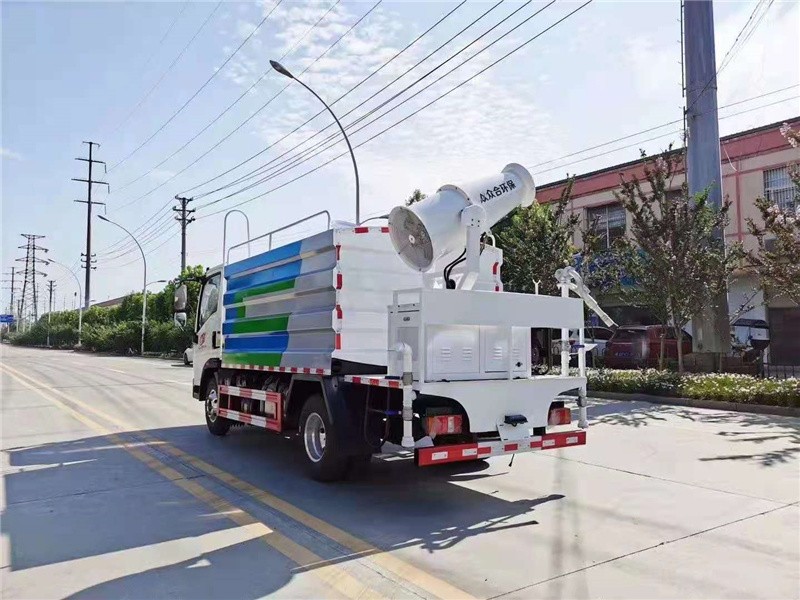 重汽豪沃抑尘车7