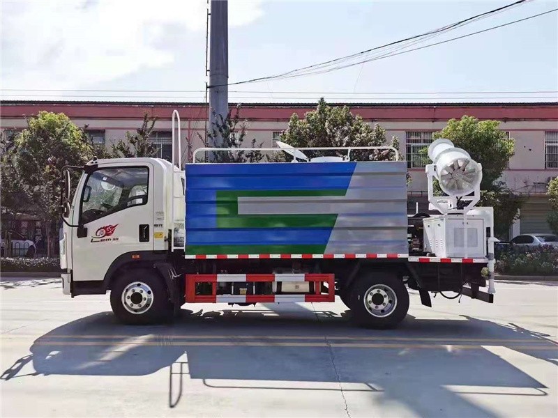 重汽豪沃抑尘车4