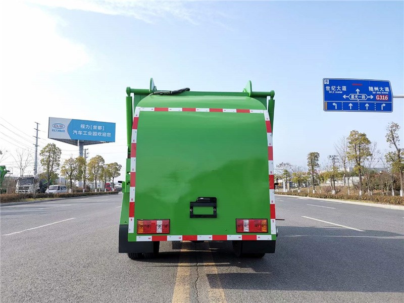 凯马餐厨垃圾车8