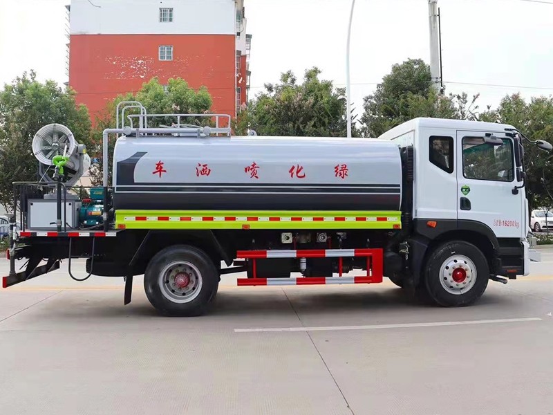 东风多利卡12方洒水车4