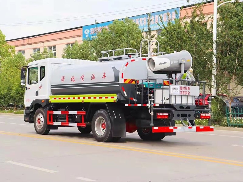 东风多利卡12方洒水车6