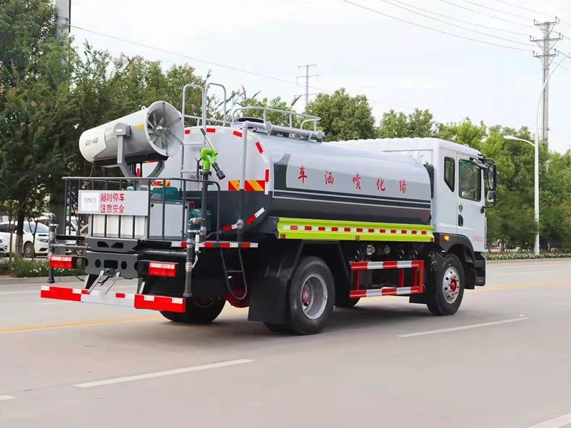 东风多利卡12方洒水车7