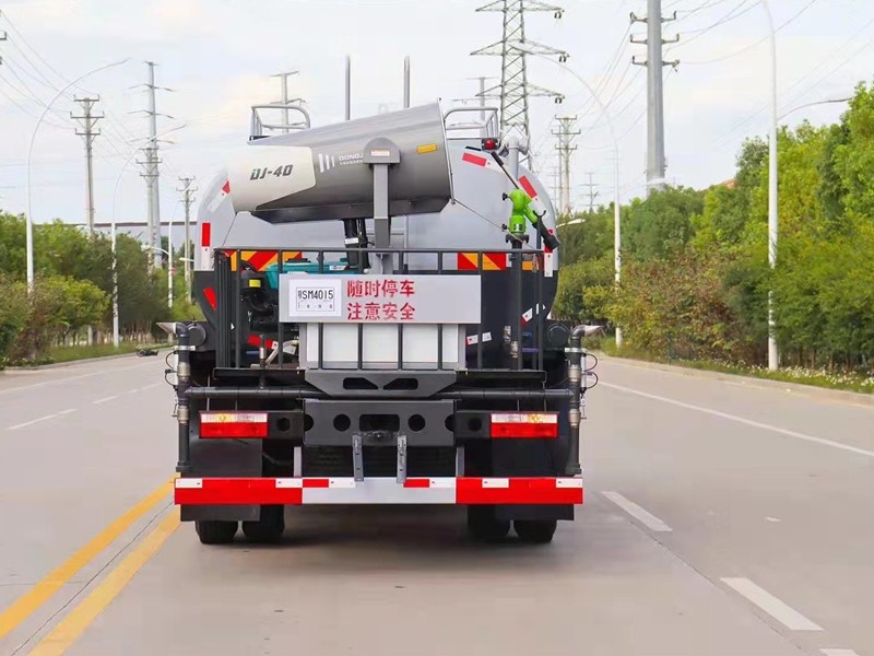 东风多利卡12方洒水车8