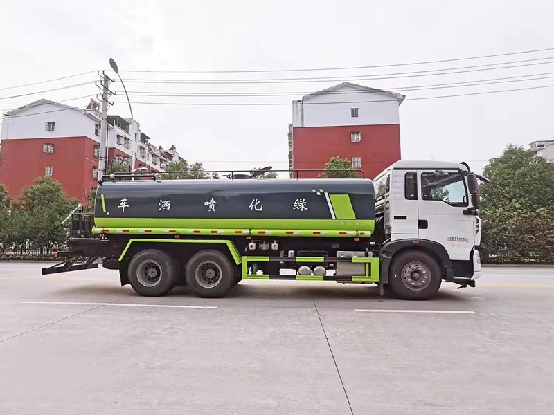 重汽豪沃19方洒水车5