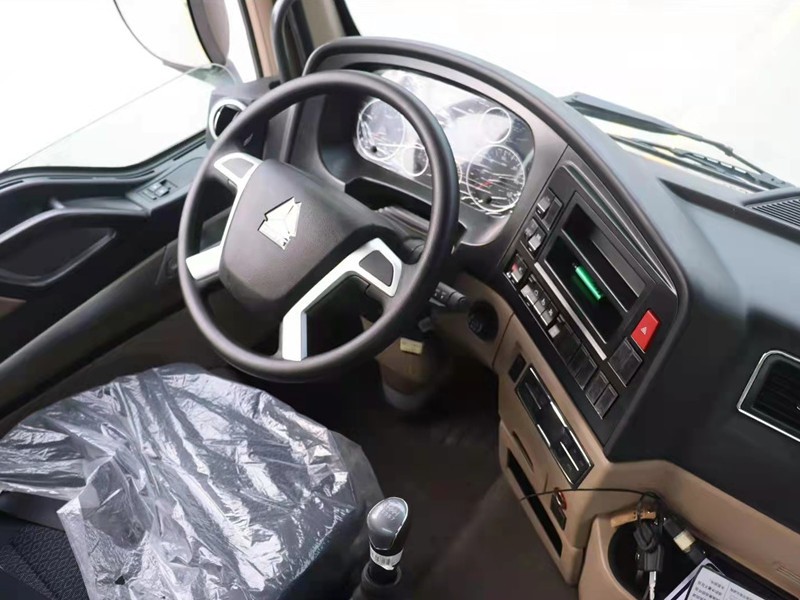 重汽豪沃19方洒水车9