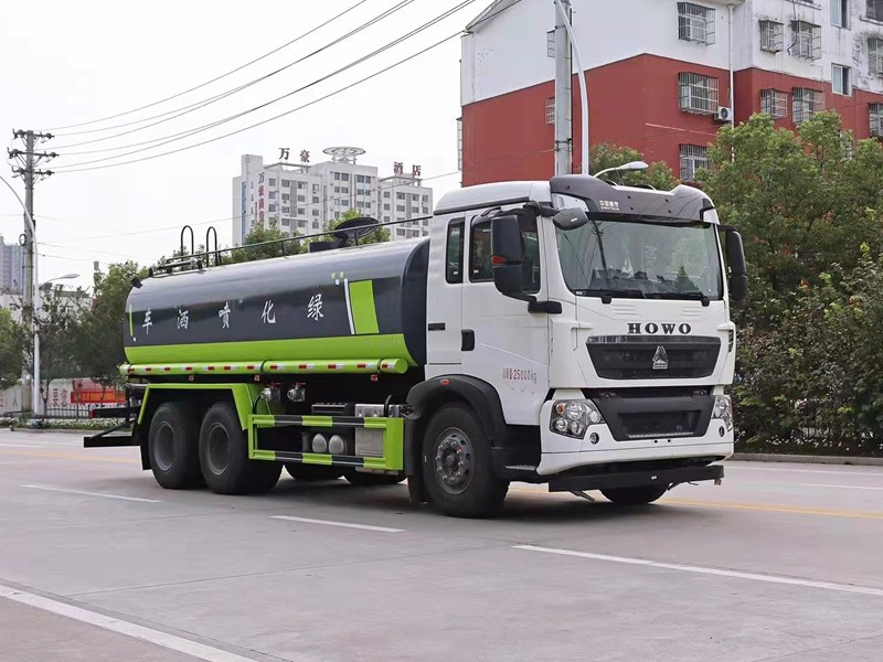 重汽豪沃19方洒水车2