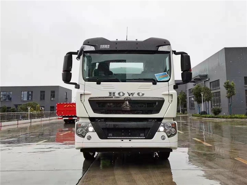 重汽豪沃12方洒水车1