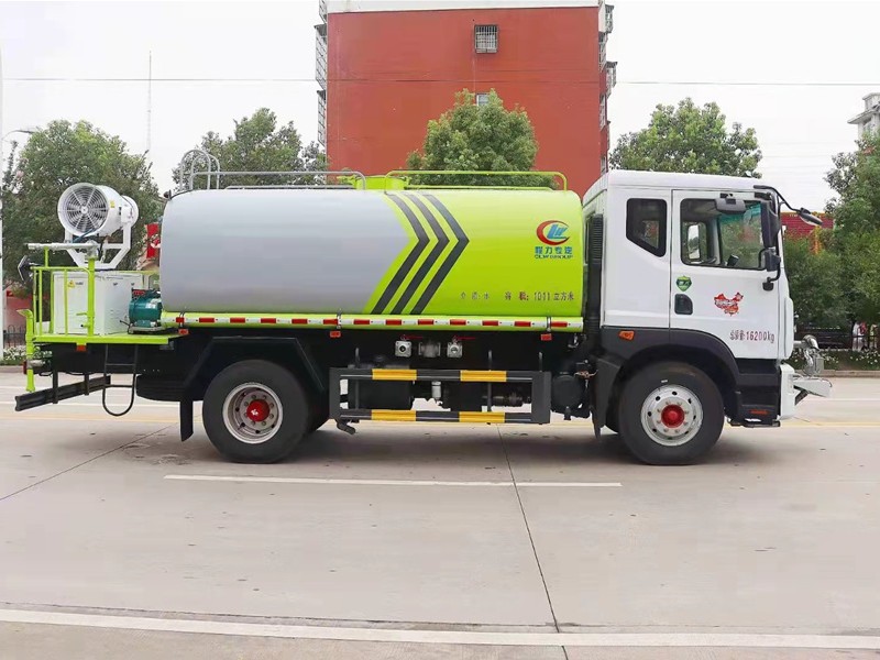 东风多利卡10方洒水车5