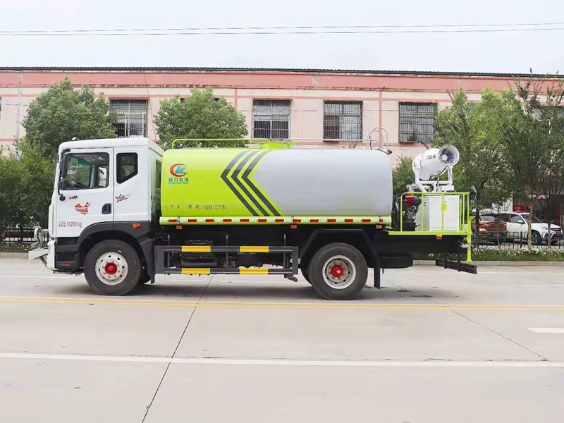 东风多利卡10方洒水车6