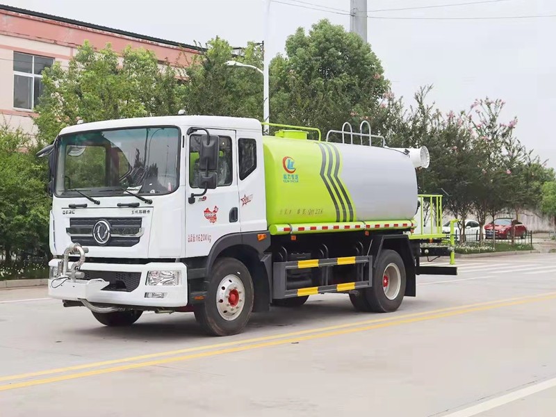 东风多利卡10方洒水车3