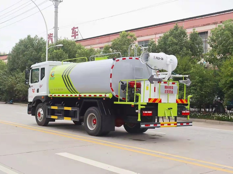东风多利卡10方洒水车8