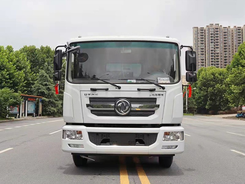 东风多利卡14方洒水车1