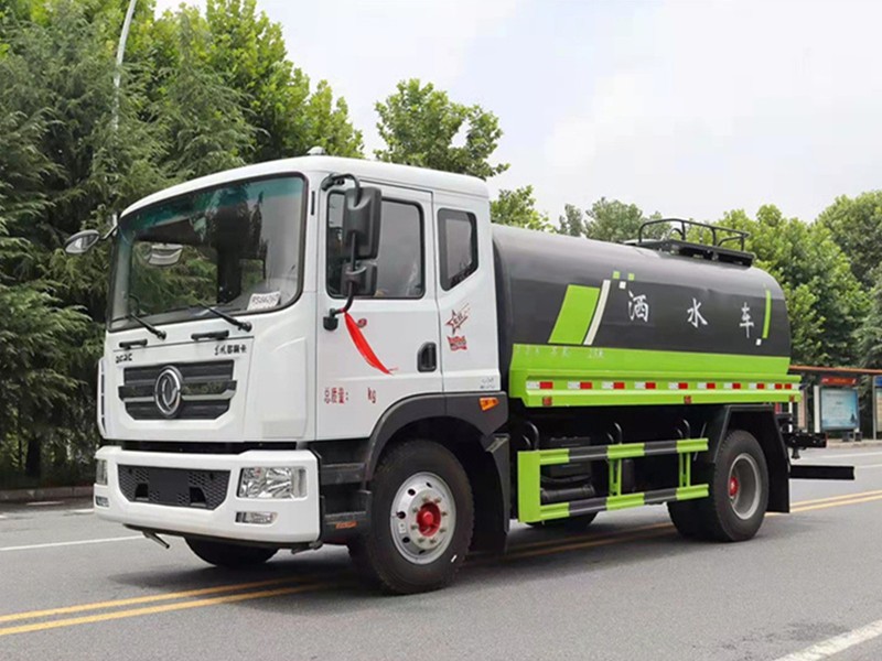 东风多利卡14方洒水车3