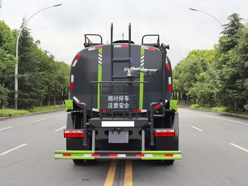 东风多利卡14方洒水车7
