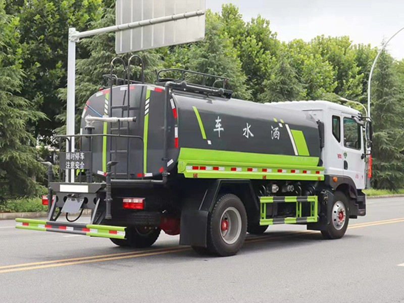 东风多利卡14方洒水车6