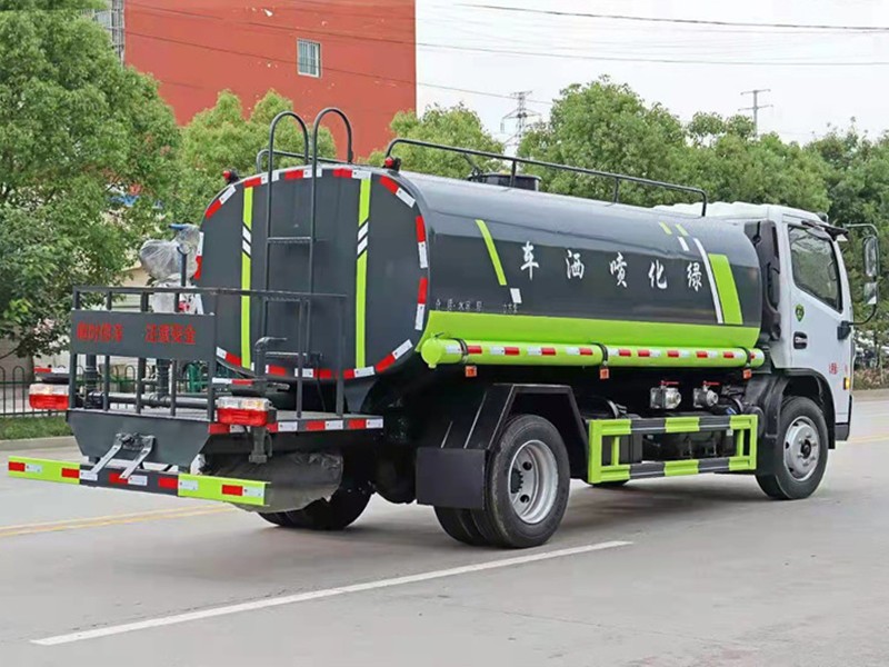 东风多利卡8方洒水车6