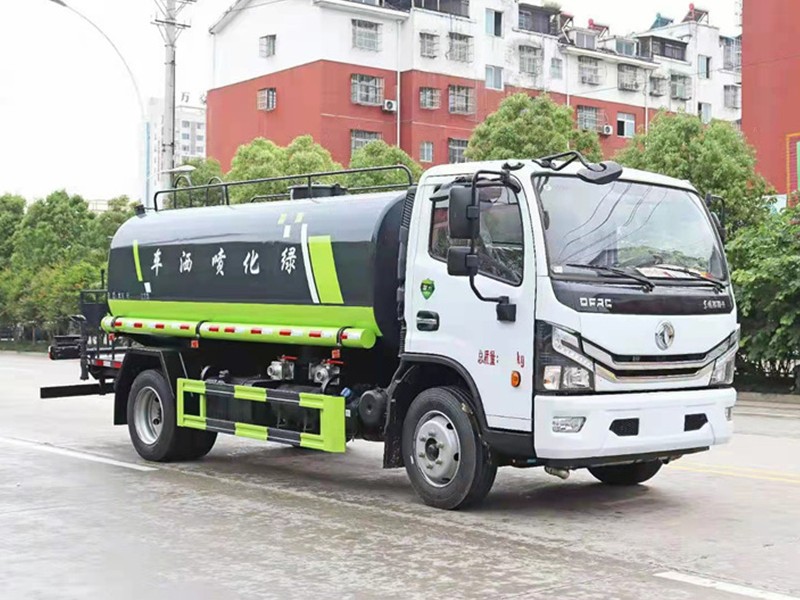东风多利卡8方洒水车3