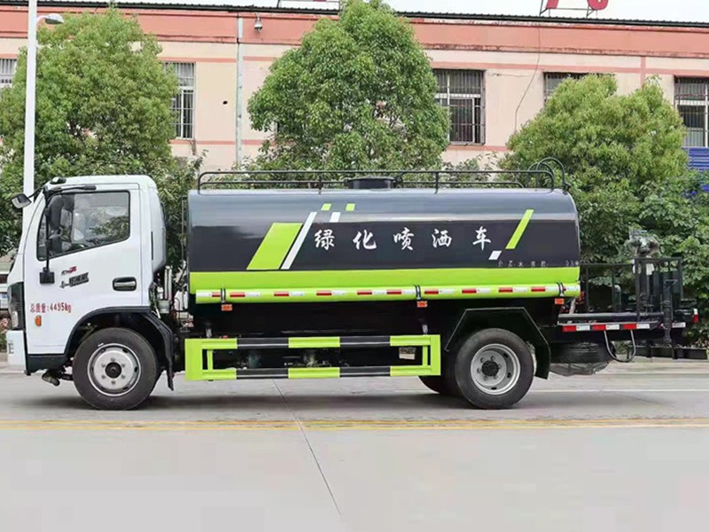 东风多利卡8方洒水车5